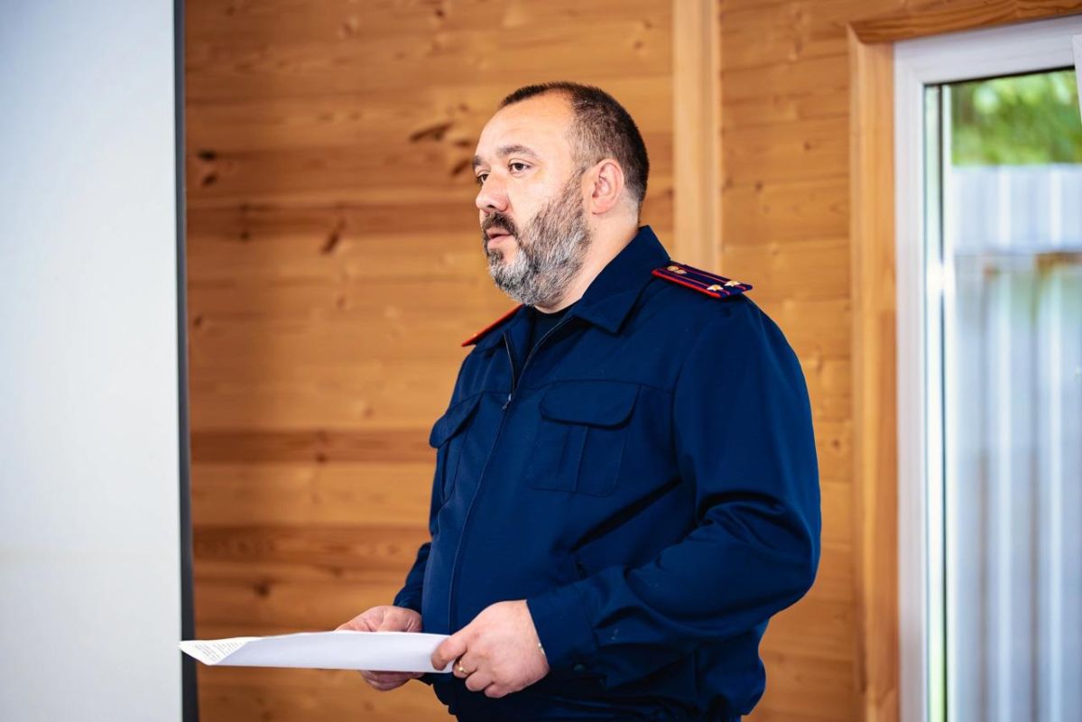 В Ленинградской области следователи провели профилактическую встречу с воспитанниками лагеря «Факел»