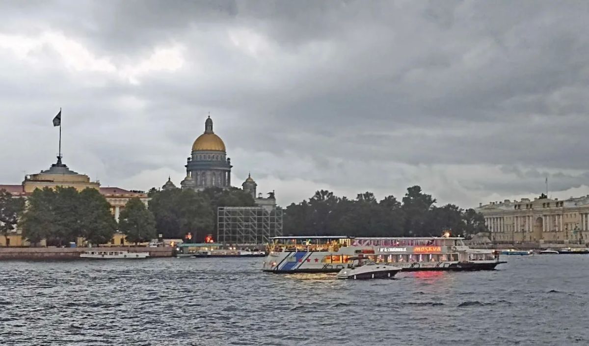 Дожди покидают Петербург . 24 августа в Северной столице воздух прогреется до +16 градусов