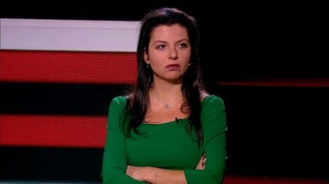 'В роли соучастницы-пропагандистки выступает прекрасная Маргарита Симоньян — главный редактор международного телеканала RT и медиагруппы 'Россия сегодня'