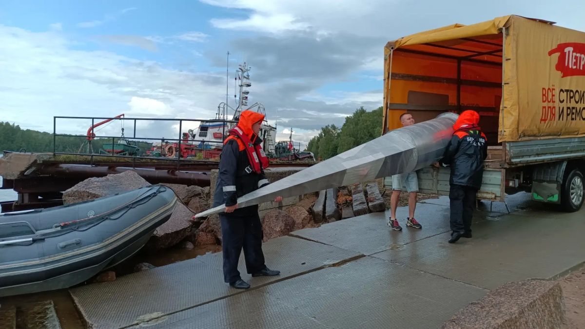 На острове Большой Игольчатый установили памятную стелу На острове Большой Игольчатый установили памятную стелу