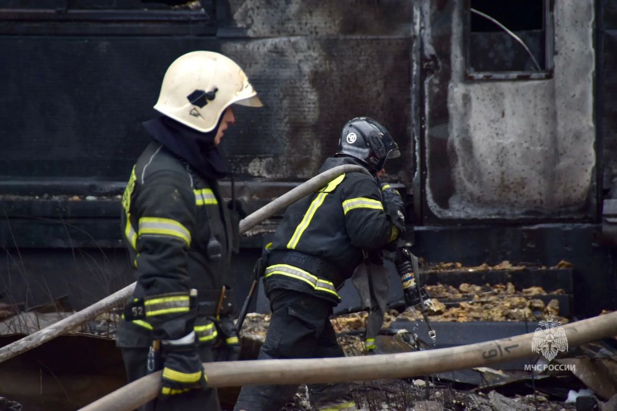 На пожаре в Пушкинском районе Петербурга ликвидировано открытое горение На пожаре в Пушкинском районе Петербурга ликвидировано открытое горение
