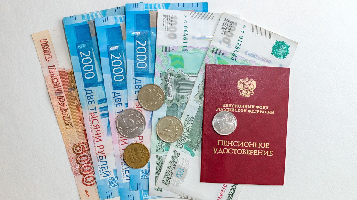Средние пенсии за выслугу лет в России превысили 1 миллион рублей