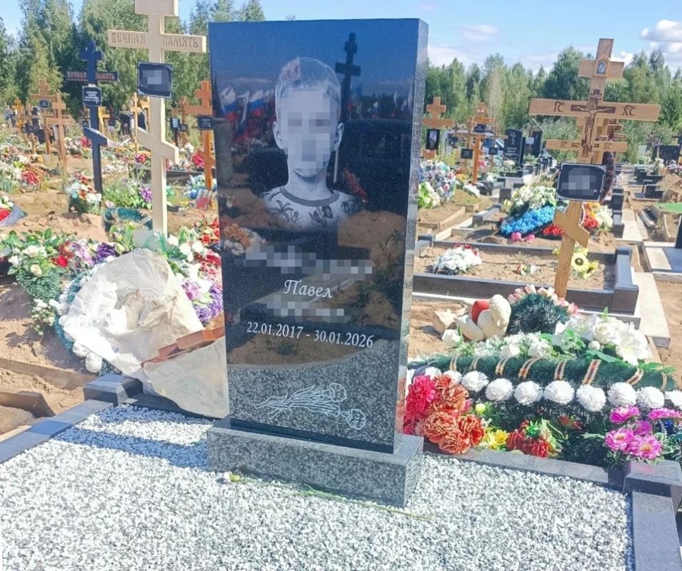 «Мы никогда тебя не забудем»: На могиле 9-летнего Паши из Петербурга, которого убил педофил, установили памятник «Мы никогда тебя не забудем»: На могиле 9-летнего Паши из Петербурга, которого убил педофил, установили памятник