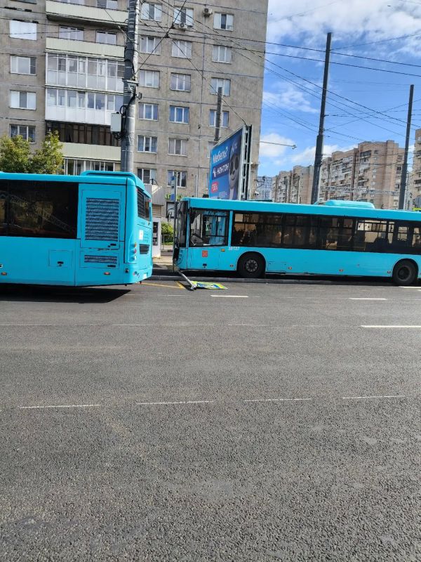 Автобус сбил людей на Светлановском проспекте из-за того, что 58-летний водитель уснул за рулем Автобус сбил людей на Светлановском проспекте из-за того, что 58-летний водитель уснул за рулем