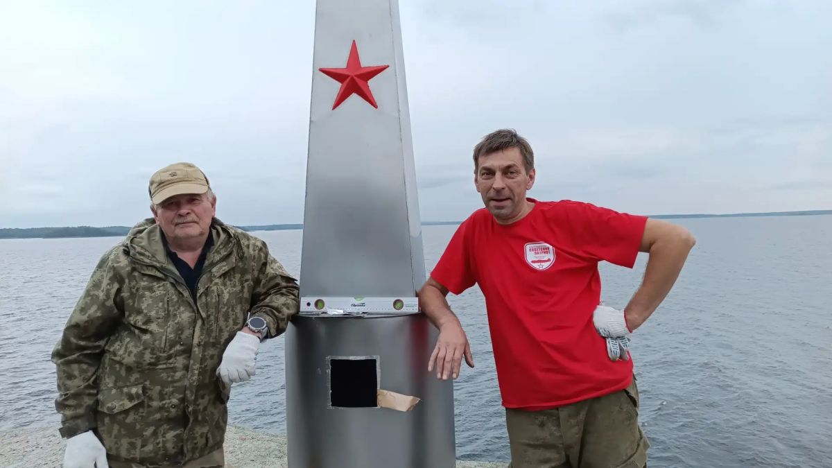 На острове Большой Игольчатый установили памятную стелу