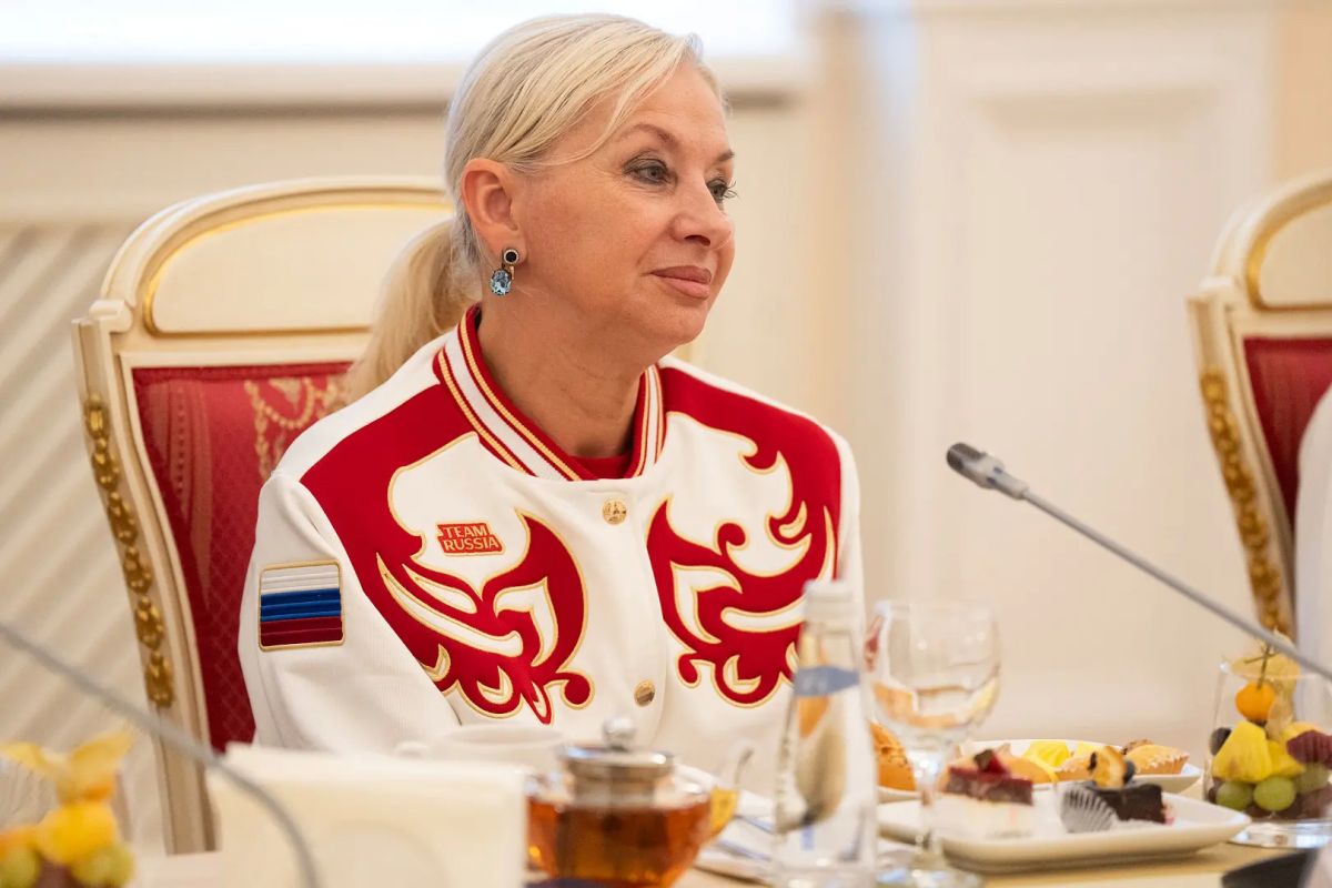 Александр Беглов и Александр Бельский поздравили чемпионок мира по художественной гимнастике Александр Беглов и Александр Бельский поздравили чемпионок мира по художественной гимнастике