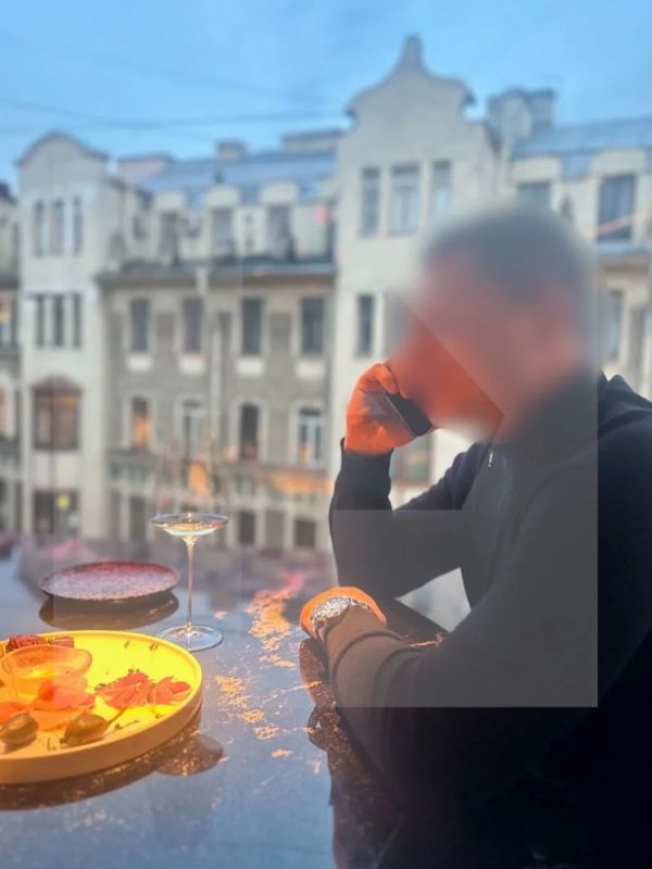 Мужчина убил знакомого за интим с его бывшей женой в Санкт-Петербурге, сообщил источник РЕН ТВ Мужчина убил знакомого за интим с его бывшей женой в Санкт-Петербурге, сообщил источник РЕН ТВ