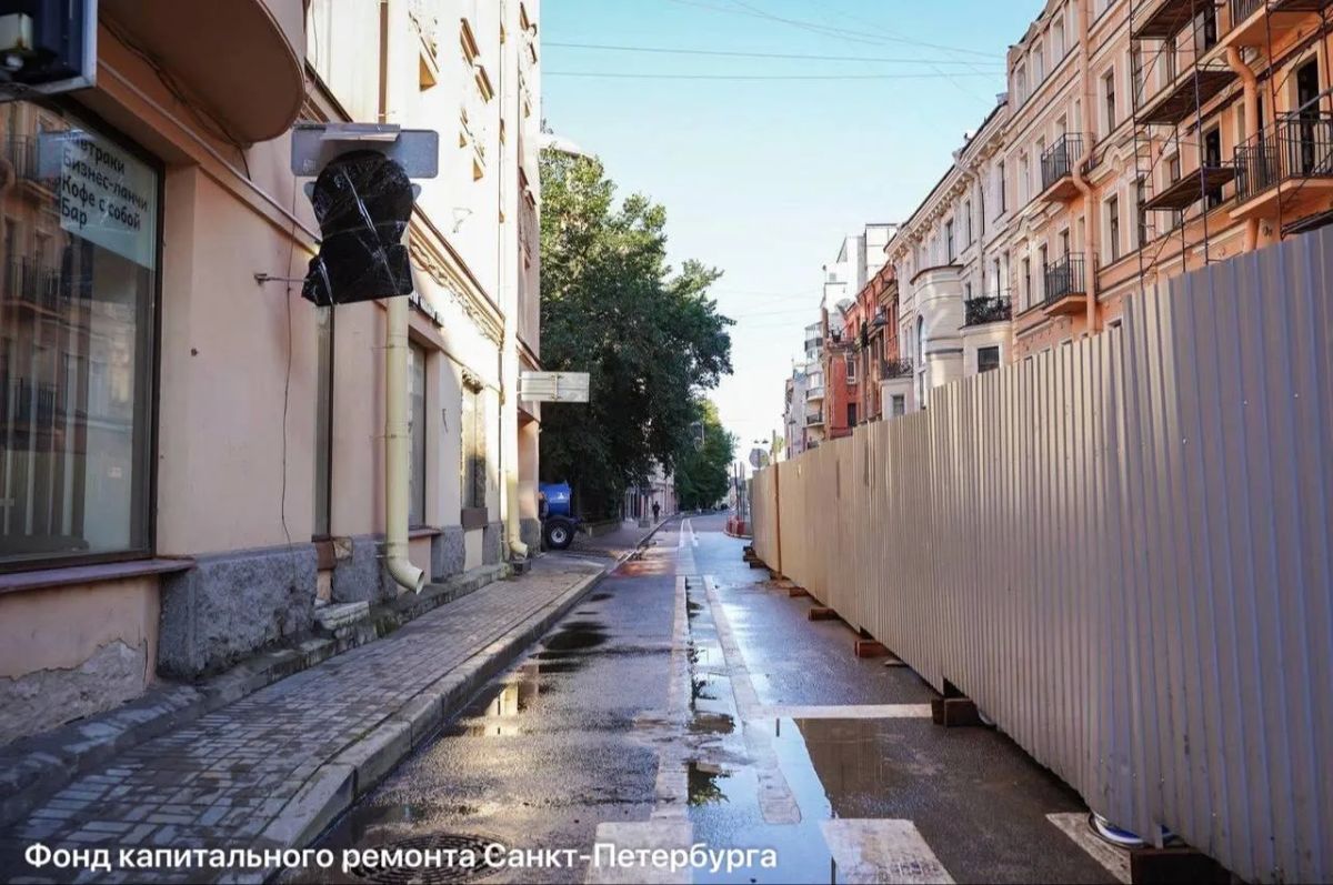 Движение рядом с обрушившимся домом на Большой Зелениной открыто, сообщили в ФКР