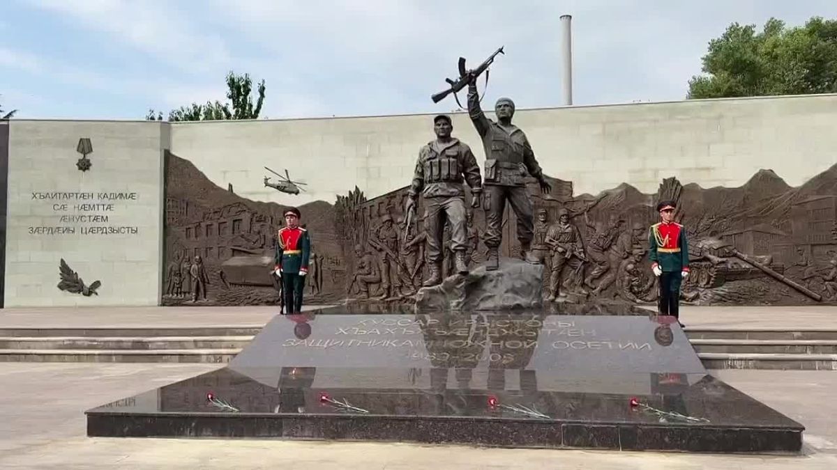 В Цхинвале состоялись мероприятия, посвящённые 18-й годовщине признания Россией независимости Южной Осетии. 26 августа руководство республики и российская делегация почтили память погибших защитников, а затем приняли участие...