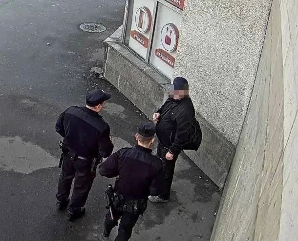 Серийного онаниста поймали в метро после очередного «выступления» Серийного онаниста поймали в метро после очередного «выступления»