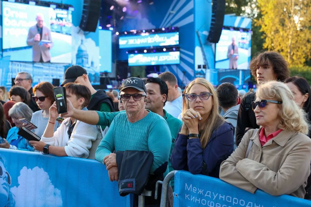 В День российского кино открылся новый международный кинофестиваль «Огни большого города» В День российского кино открылся новый международный кинофестиваль «Огни большого города»