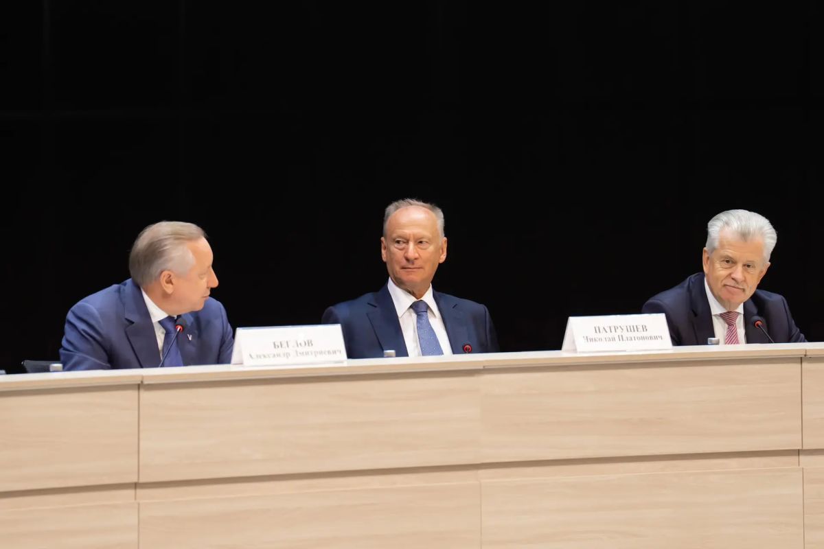 Валерий Фальков выступил на выездном совещании, посвященном повышению качества подготовки абитуриентов для инженерных университетов Валерий Фальков выступил на выездном совещании, посвященном повышению качества подготовки абитуриентов для инженерных университетов