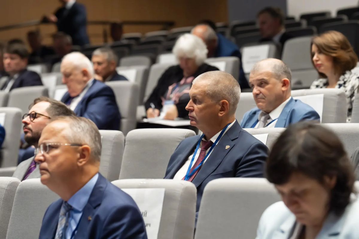 Валерий Фальков выступил на выездном совещании, посвященном повышению качества подготовки абитуриентов для инженерных университетов Валерий Фальков выступил на выездном совещании, посвященном повышению качества подготовки абитуриентов для инженерных университетов