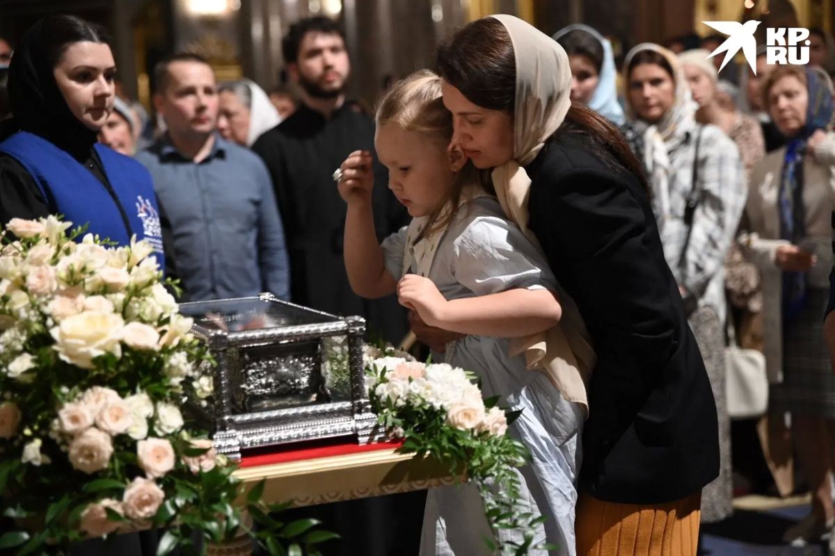 Десницу святителя Спиридона доставили в Петербург Десницу святителя Спиридона доставили в Петербург