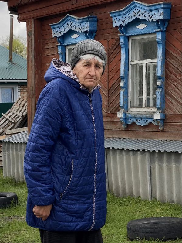 Сергей Колясников: Чай. Обычный чай. Для Людмилы Ивановны это роскошь — потому что каждая капля воды стоит 3 километров пути Сергей Колясников: Чай. Обычный чай. Для Людмилы Ивановны это роскошь — потому что каждая капля воды стоит 3 километров пути