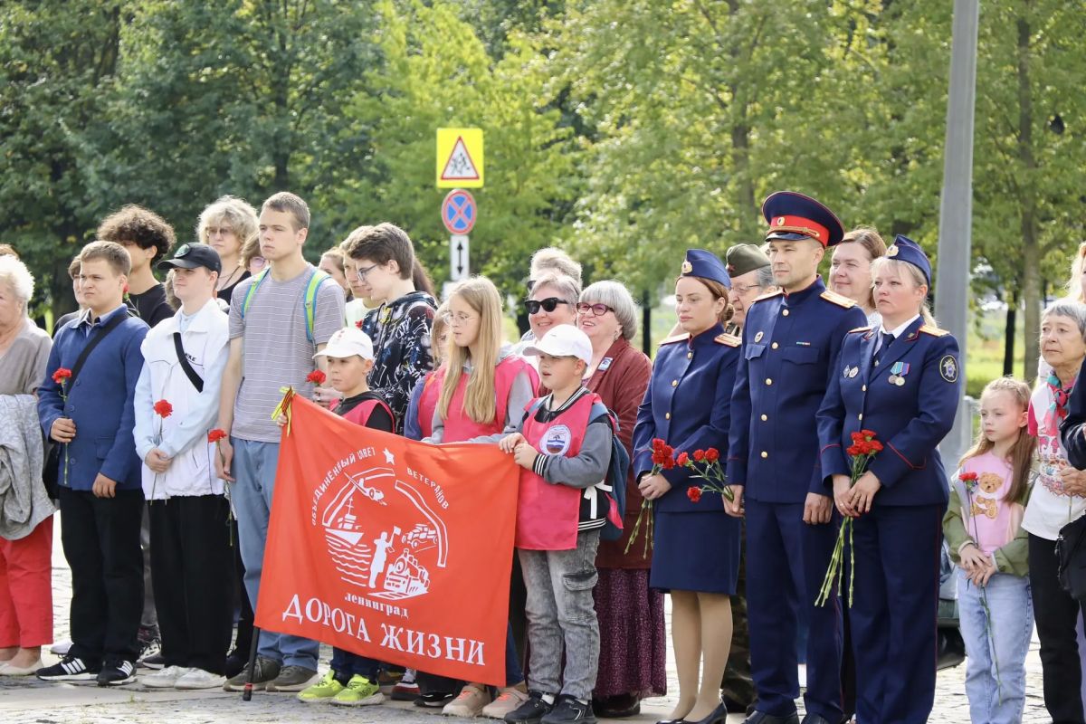 Сотрудники ГСУ СК России по городу Санкт-Петербургу приняли участие в торжественном мероприятии, посвященном 85-й годовщине Таллинского прорыва Краснознамённого Балтийского флота Сотрудники ГСУ СК России по городу Санкт-Петербургу приняли участие в торжественном мероприятии, посвященном 85-й годовщине Таллинского прорыва Краснознамённого Балтийского флота