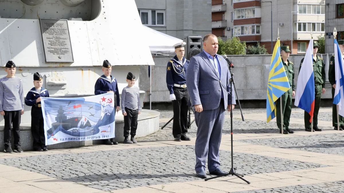 Сотрудники ГСУ СК России по городу Санкт-Петербургу приняли участие в торжественном мероприятии, посвященном 85-й годовщине Таллинского прорыва Краснознамённого Балтийского флота Сотрудники ГСУ СК России по городу Санкт-Петербургу приняли участие в торжественном мероприятии, посвященном 85-й годовщине Таллинского прорыва Краснознамённого Балтийского флота