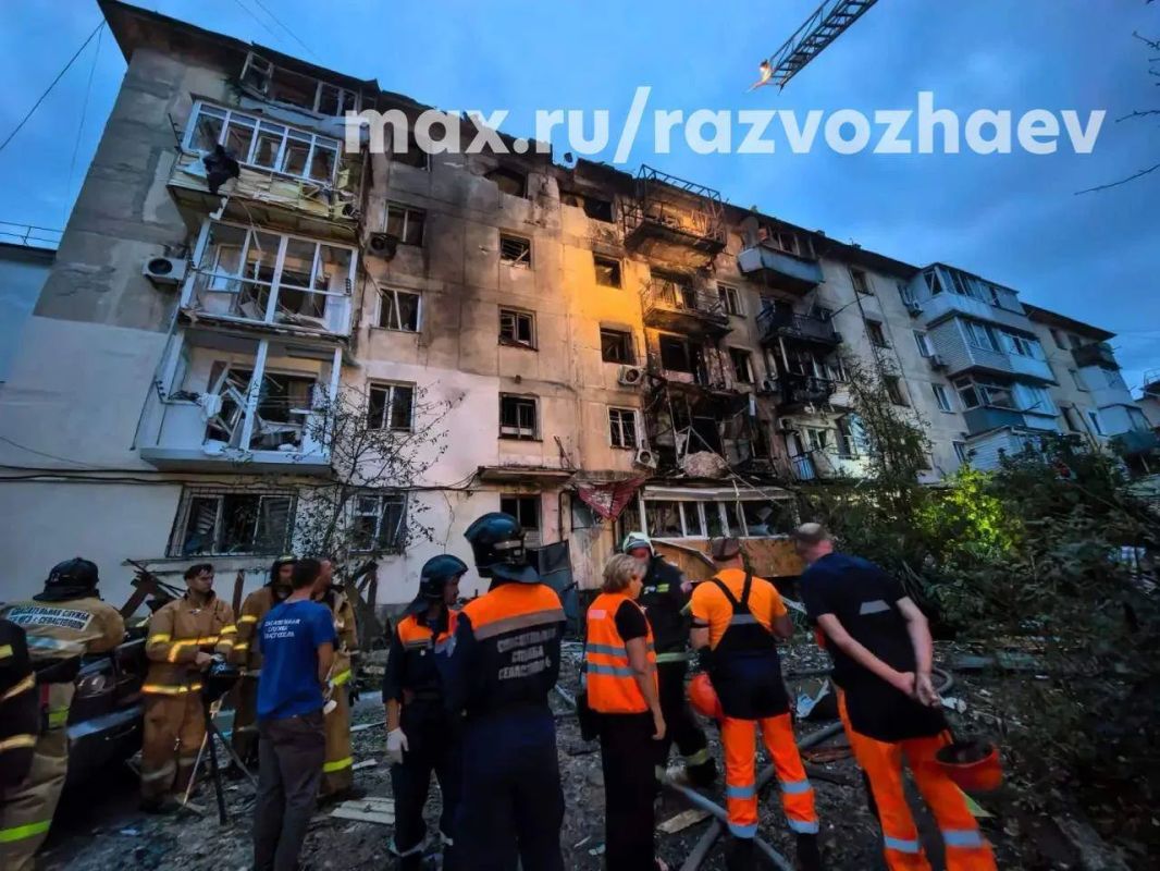 Главное к этому часу:. Беспилотник ВСУ попал в магазин «Магнит» в подмосковном Павловском Посаде Главное к этому часу:. Беспилотник ВСУ попал в магазин «Магнит» в подмосковном Павловском Посаде