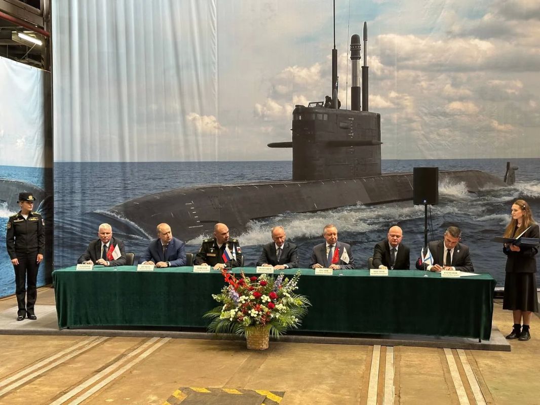 Вчера, на предприятии ОСК Адмиралтейские верфи состоялась торжественная церемония закладки шестой дизель-электрической подводной лодки проекта 677 «Лада» для ВМФ РФ Вчера, на предприятии ОСК Адмиралтейские верфи состоялась торжественная церемония закладки шестой дизель-электрической подводной лодки проекта 677 «Лада» для ВМФ РФ