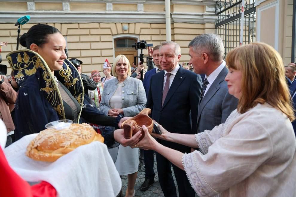 Петербург и Чувашия подписали план сотрудничества на три года Петербург и Чувашия подписали план сотрудничества на три года
