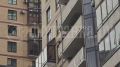 На верхние этажи пожарные протягивают шланги