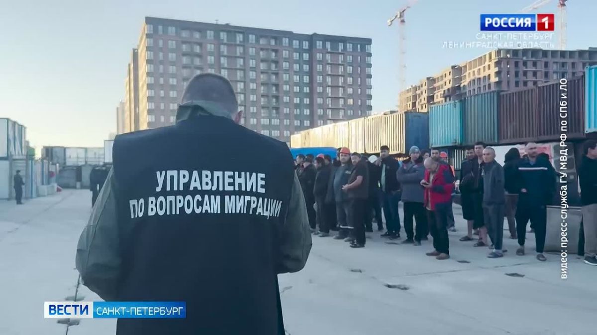 Полиция проверила документы у иностранных граждан на двух стройках в Ломоносовском районе