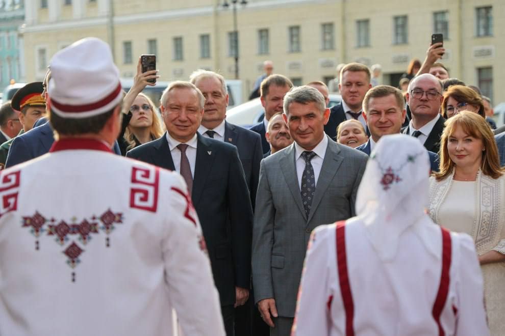 Петербург и Чувашия подписали план сотрудничества на три года Петербург и Чувашия подписали план сотрудничества на три года