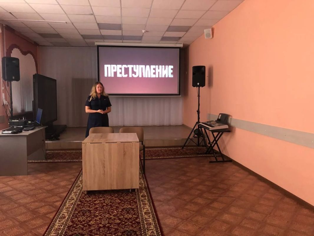 Следователи провели профилактическую встречу с воспитанниками Свирьстройского ресурсного центра Следователи провели профилактическую встречу с воспитанниками Свирьстройского ресурсного центра