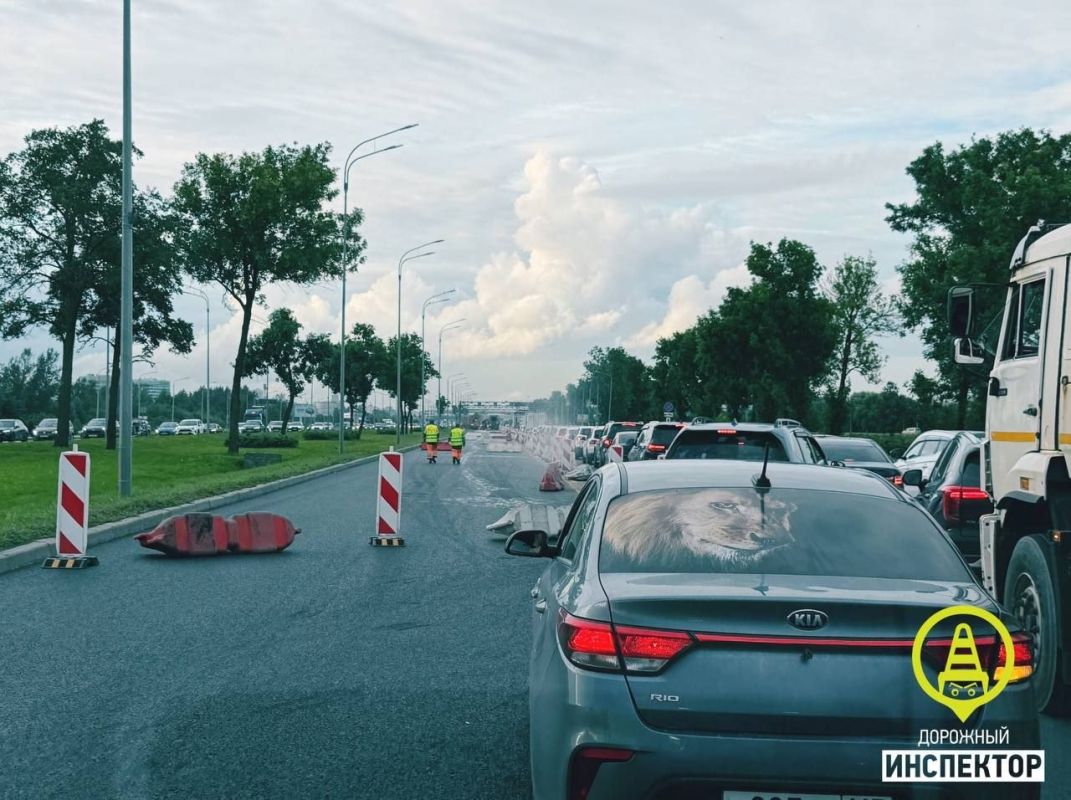 На Пулковском шоссе теперь пробки и со стороны города