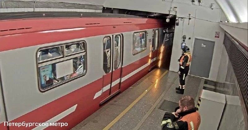 Петербургское метро прокомментировало утренний инцидент: Петербургское метро прокомментировало утренний инцидент: