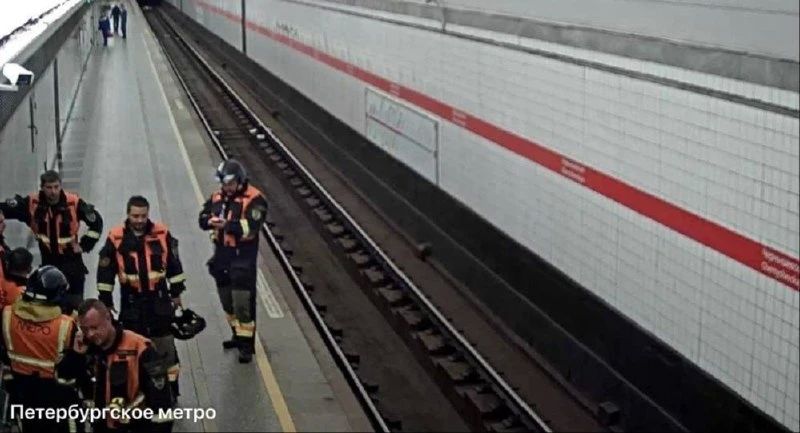 Петербургское метро прокомментировало утренний инцидент: Петербургское метро прокомментировало утренний инцидент: