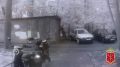 В Калининском районе СанктПетербурга разыгрался настоящий триллер: 21летний курьер мошенников ворвался в квартиру 26летней петербурженки, требовал перевести деньги, а когда банк заблокировал операцию — схватил бейсбольную...