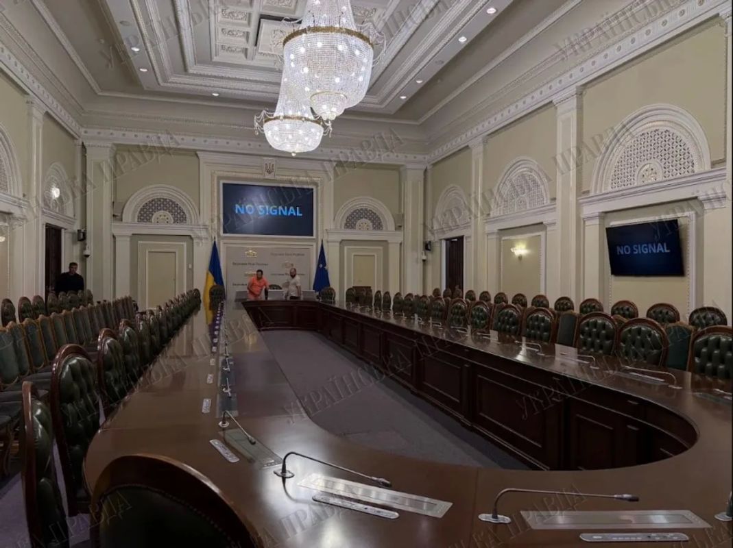 Два майора: Рада из подвала. Так выглядит подвал в Раде, где депутаты могут голосовать из-за постоянных тревог Противник решил показать якобы подвал в якобы в Верховной Раде, где депутатишки рано или поздно будут голосовать... Два майора: Рада из подвала. Так выглядит подвал в Раде, где депутаты могут голосовать из-за постоянных тревог Противник решил показать якобы подвал в якобы в Верховной Раде, где депутатишки рано или поздно будут голосовать...