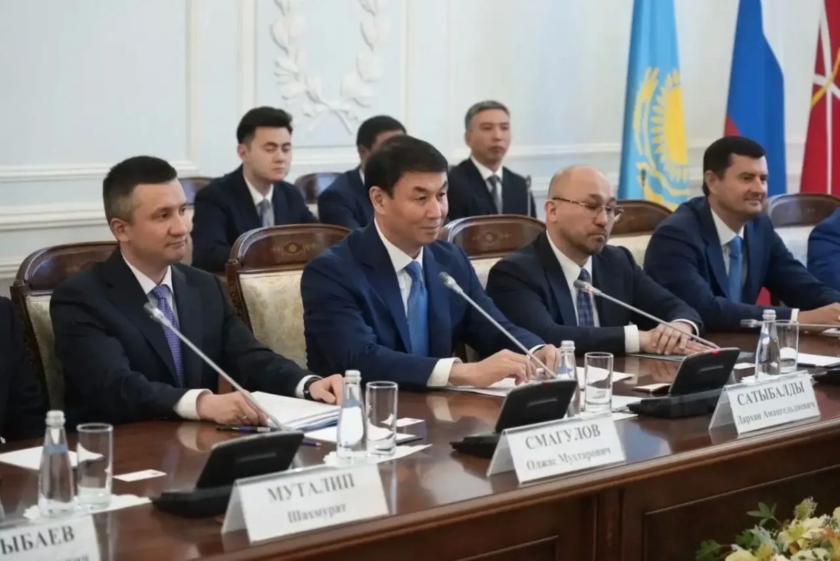 В Смольном принял участие в переговорах Губернатора Александра Беглова с акимом Алма-Аты Дарханом Сатыбалды В Смольном принял участие в переговорах Губернатора Александра Беглова с акимом Алма-Аты Дарханом Сатыбалды