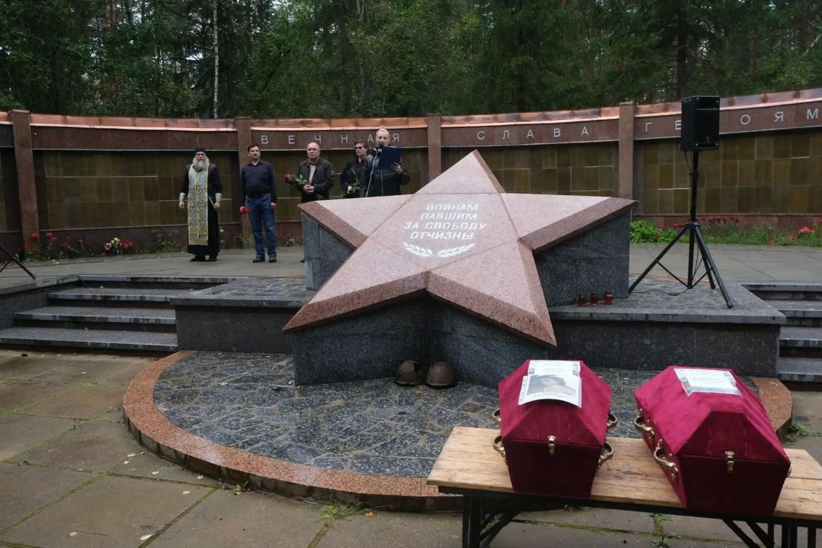 В Кировском районе захоронили останки 216 красноармейцев В Кировском районе захоронили останки 216 красноармейцев