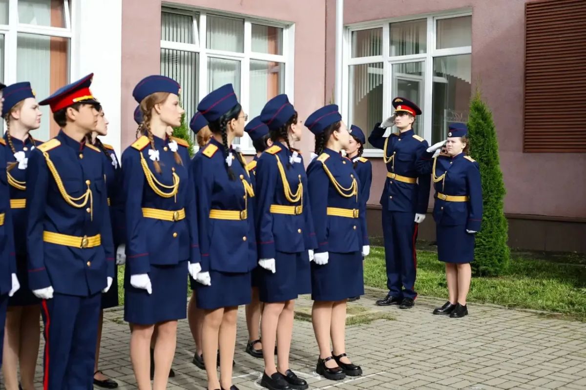 В Ленинградской области сотрудники регионального управления СК приняли участие в торжественных линейках профильных кадетских классов Следственного комитета РФ В Ленинградской области сотрудники регионального управления СК приняли участие в торжественных линейках профильных кадетских классов Следственного комитета РФ