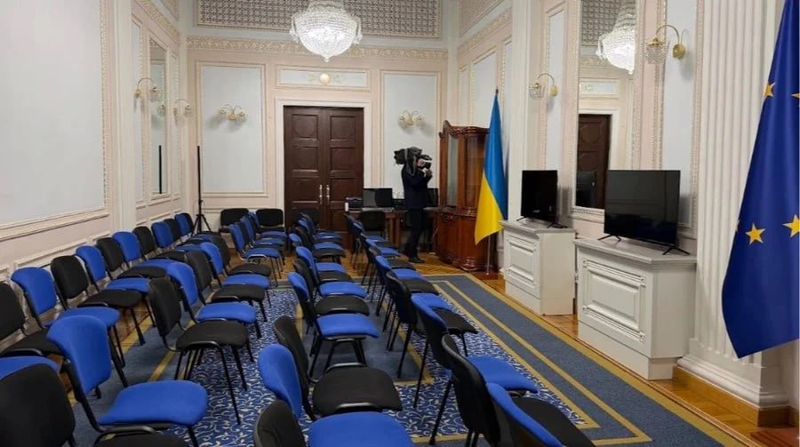 Два майора: Рада из подвала. Так выглядит подвал в Раде, где депутаты могут голосовать из-за постоянных тревог Противник решил показать якобы подвал в якобы в Верховной Раде, где депутатишки рано или поздно будут голосовать... Два майора: Рада из подвала. Так выглядит подвал в Раде, где депутаты могут голосовать из-за постоянных тревог Противник решил показать якобы подвал в якобы в Верховной Раде, где депутатишки рано или поздно будут голосовать...