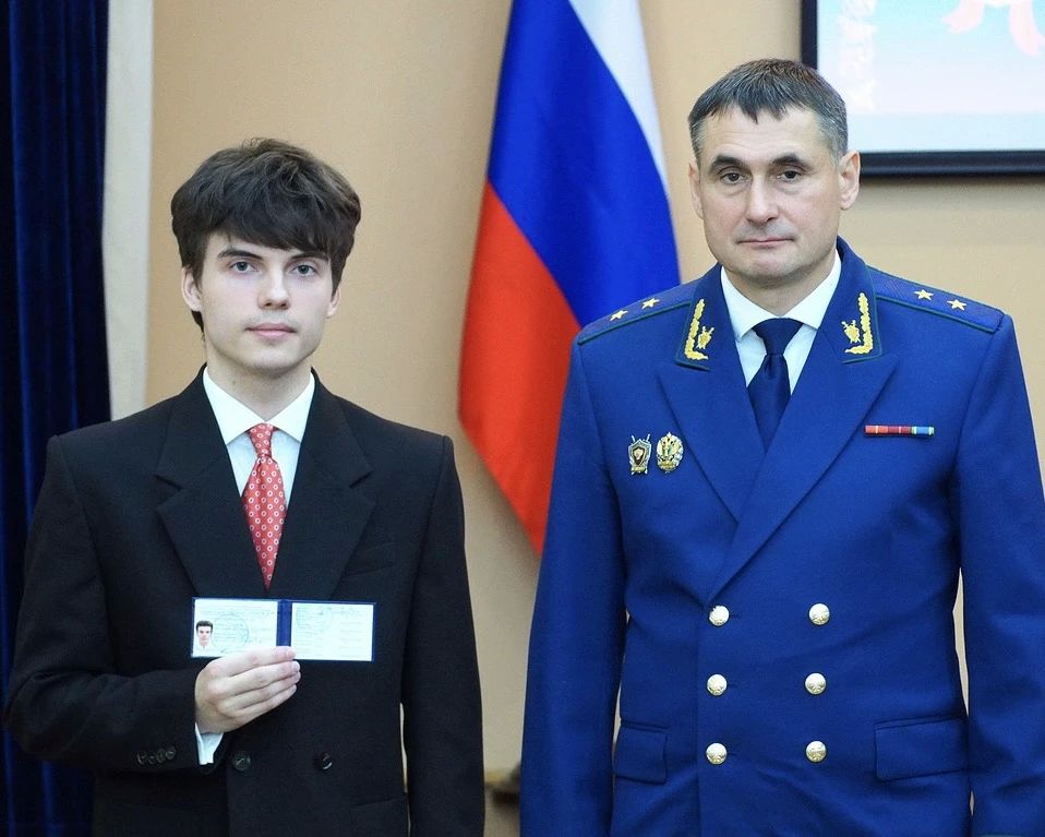 Прокурор г. Санкт-Петербурга Андрей Гуришев и работники органов прокуратуры города поздравили школьников, студентов, учителей и преподавателей с Днем знаний Прокурор г. Санкт-Петербурга Андрей Гуришев и работники органов прокуратуры города поздравили школьников, студентов, учителей и преподавателей с Днем знаний
