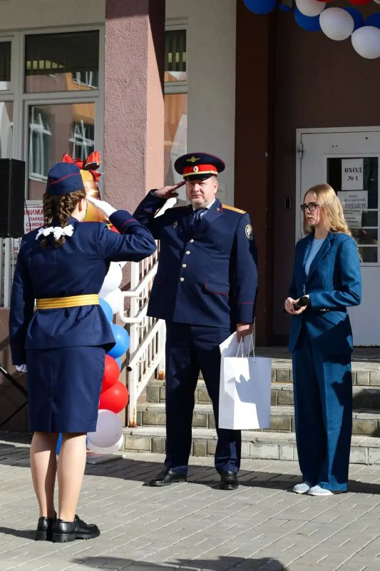 В Ленинградской области сотрудники регионального управления СК приняли участие в торжественных линейках профильных кадетских классов Следственного комитета РФ В Ленинградской области сотрудники регионального управления СК приняли участие в торжественных линейках профильных кадетских классов Следственного комитета РФ