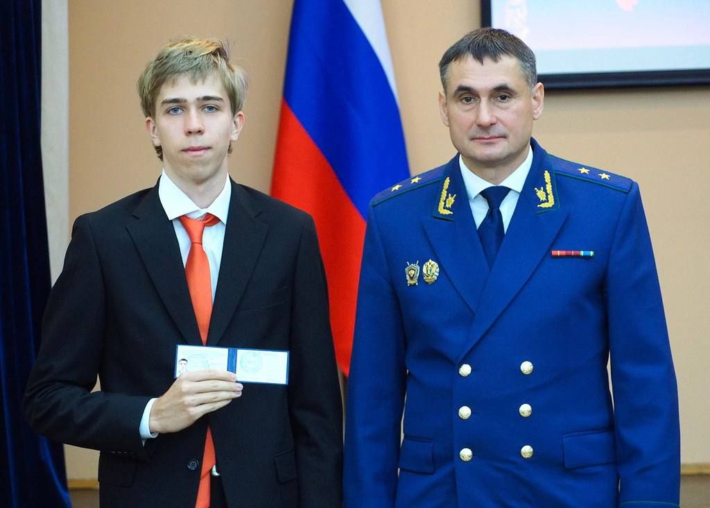 Прокурор г. Санкт-Петербурга Андрей Гуришев и работники органов прокуратуры города поздравили школьников, студентов, учителей и преподавателей с Днем знаний Прокурор г. Санкт-Петербурга Андрей Гуришев и работники органов прокуратуры города поздравили школьников, студентов, учителей и преподавателей с Днем знаний