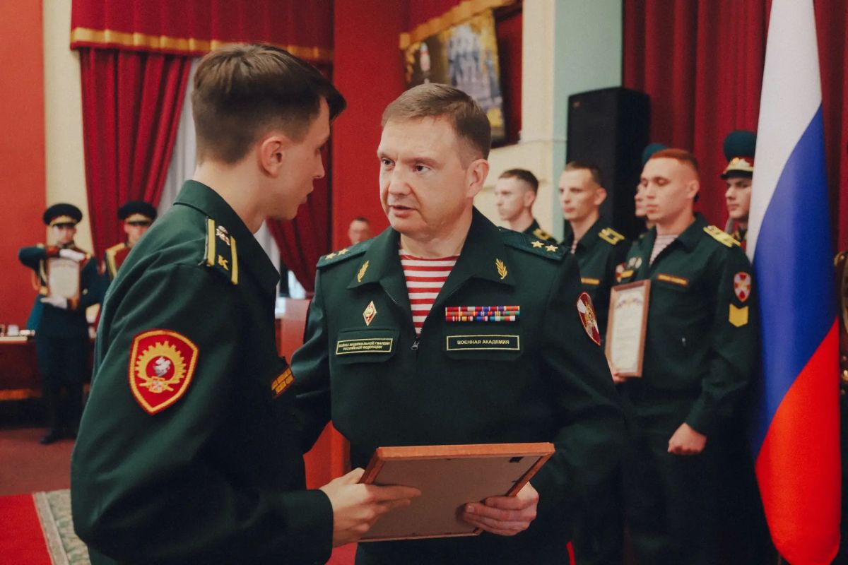 В Санкт-Петербурге 15 участников СВО и восемь жителей ЛНР стали первокурсниками Военной академии Росгвардии В Санкт-Петербурге 15 участников СВО и восемь жителей ЛНР стали первокурсниками Военной академии Росгвардии
