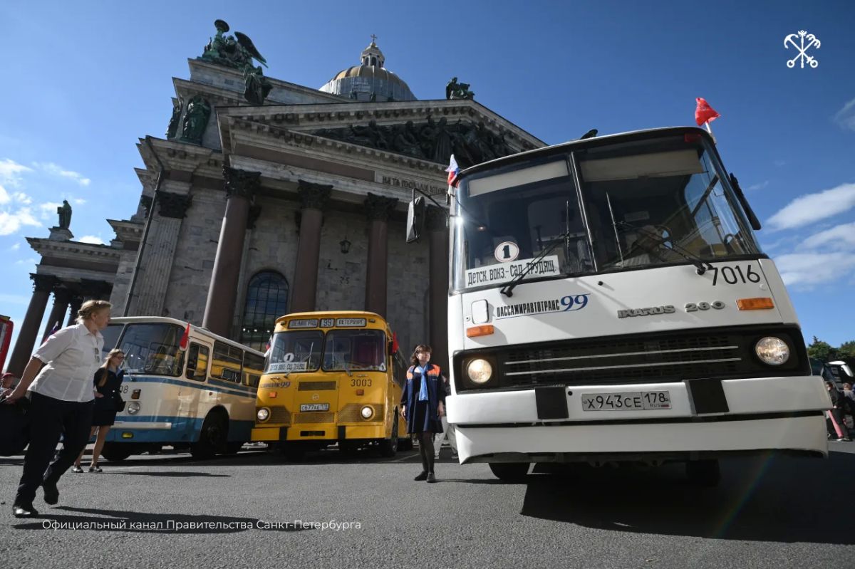 По Петербургу прошёл «Ленинградский рейс» в честь 100-летия регулярного автобусного движения По Петербургу прошёл «Ленинградский рейс» в честь 100-летия регулярного автобусного движения