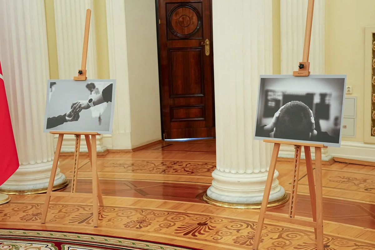 В Ротонде Мариинского дворца открылась фотовыставка «Искусство видеть человека», посвященная внутреннему миру детей с расстройствами аутического спектра В Ротонде Мариинского дворца открылась фотовыставка «Искусство видеть человека», посвященная внутреннему миру детей с расстройствами аутического спектра