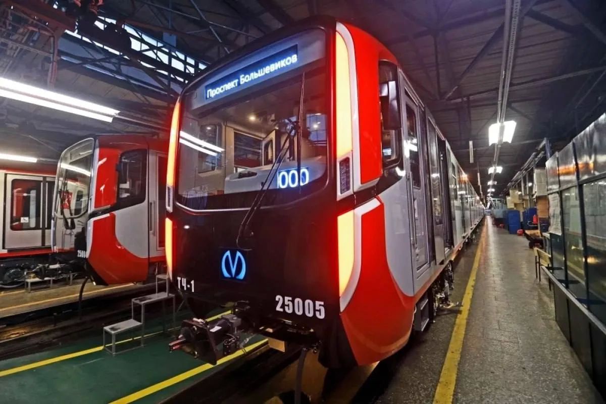 В метро Петербурга запустили первый беспилотный поезд В метро Петербурга запустили первый беспилотный поезд
