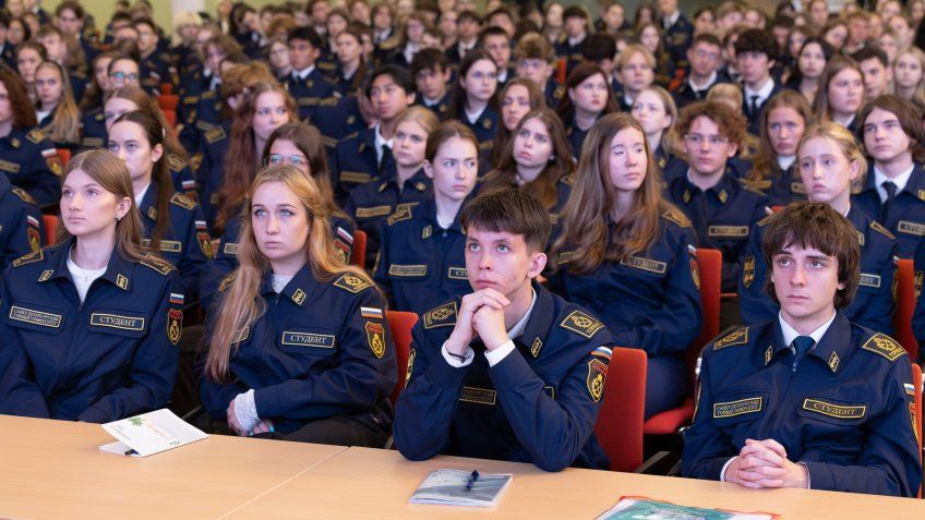 Захар Прилепин: ФОРПОСТ:. В этом году в учебный план Санкт-Петербургского горного университета императрицы Екатерины II включена новация: для всех студентов первого курса со 2 по 5 сентября пройдет серия актовых лекций Захар Прилепин: ФОРПОСТ:. В этом году в учебный план Санкт-Петербургского горного университета императрицы Екатерины II включена новация: для всех студентов первого курса со 2 по 5 сентября пройдет серия актовых лекций