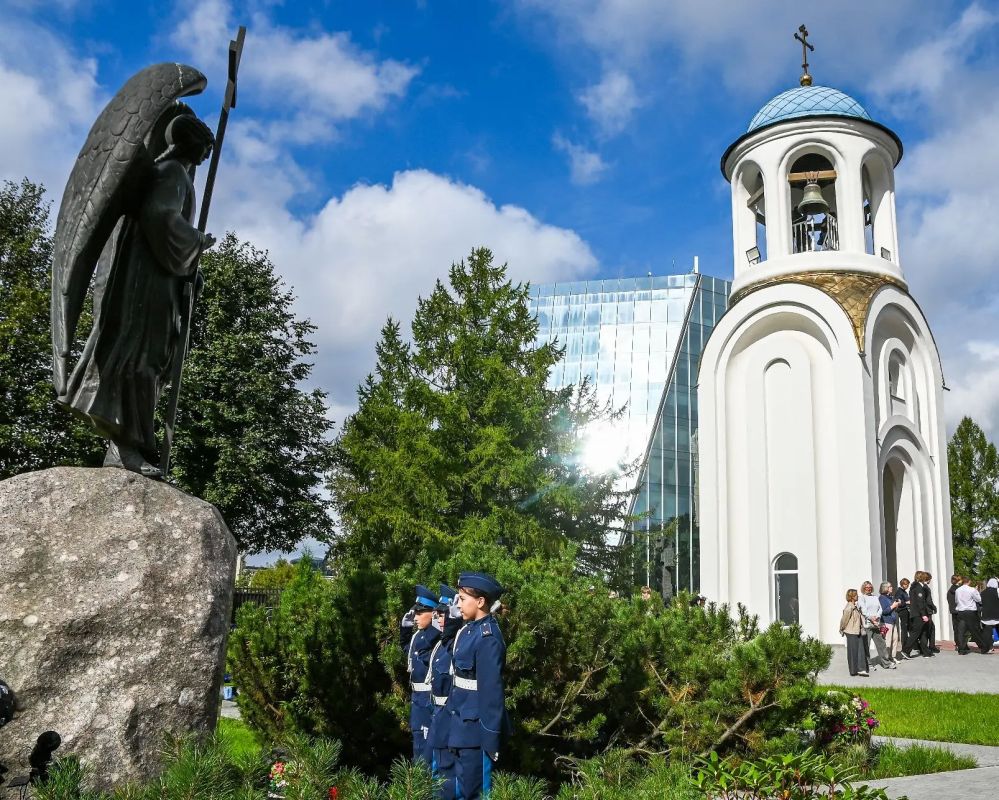 В Санкт-Петербурге почтили память жертв трагедии в Беслане В Санкт-Петербурге почтили память жертв трагедии в Беслане