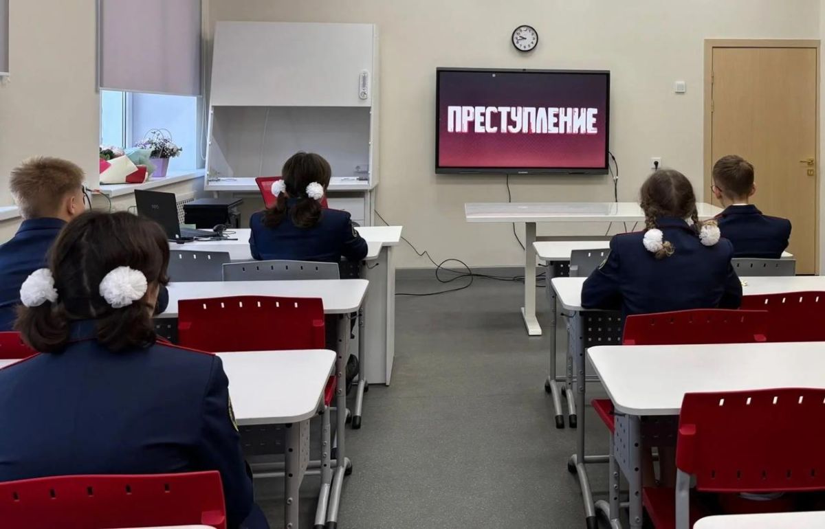 В Кировске для кадетов провели занятие ко Дню солидарности в борьбе с терроризмом В Кировске для кадетов провели занятие ко Дню солидарности в борьбе с терроризмом