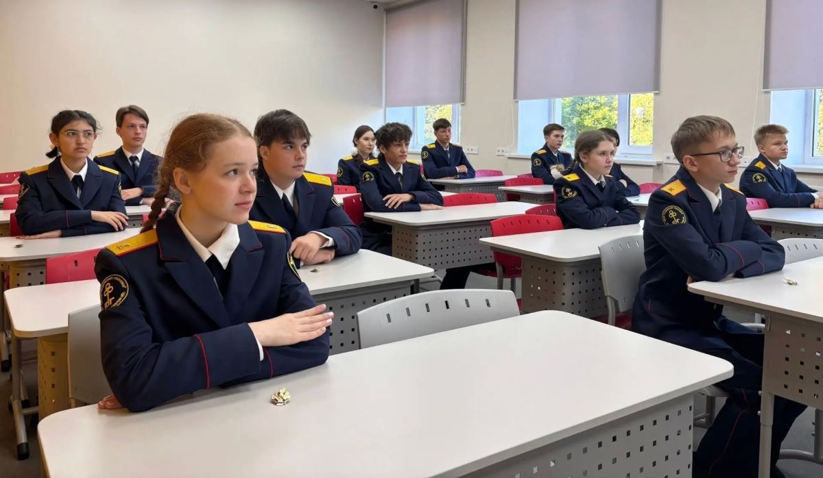 Руководитель следственного отдела по городу Кировску провела для кадетов гимназии занятие, приуроченное ко Дню солидарности в борьбе с терроризмом Руководитель следственного отдела по городу Кировску провела для кадетов гимназии занятие, приуроченное ко Дню солидарности в борьбе с терроризмом