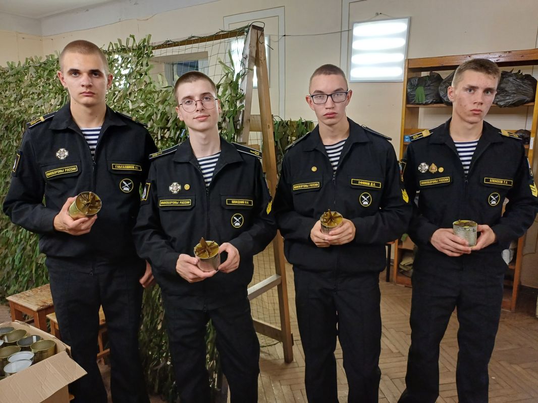 Кадеты Кронштадтского МКВК изготовили полезную помощь для бойцов Кадеты Кронштадтского МКВК изготовили полезную помощь для бойцов