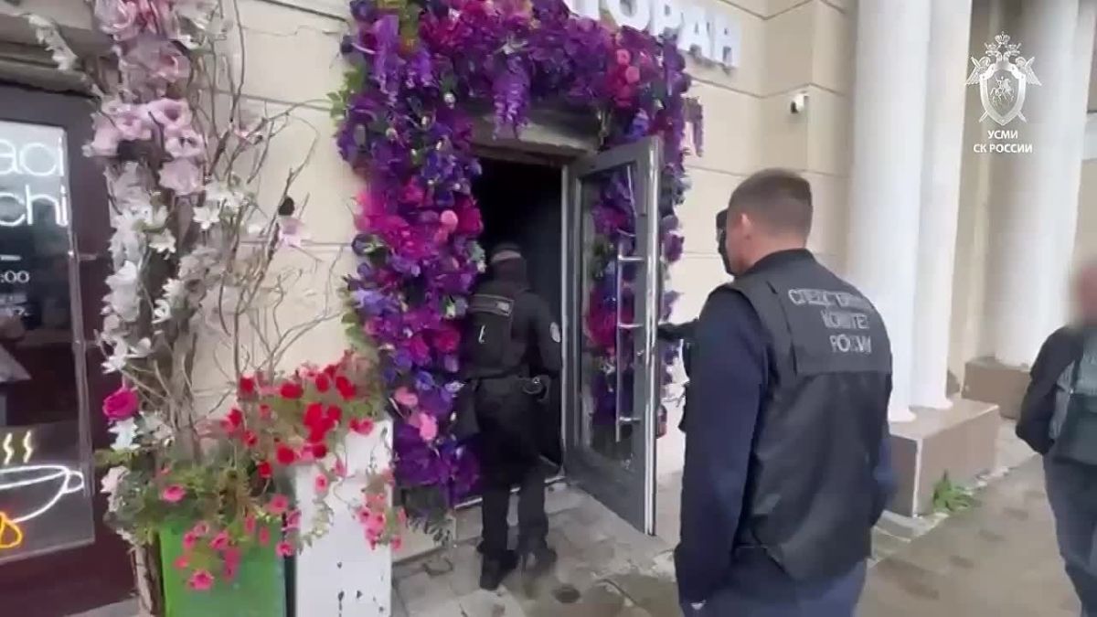 В Петербурге задержали 13 человек по делу о мошенничестве, среди них — две несовершеннолетние девушки
